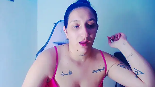 Snapshot of liz_dirty chatting on May 5, 10:46 pm liz dirty online show from May 5, 10:46 pm