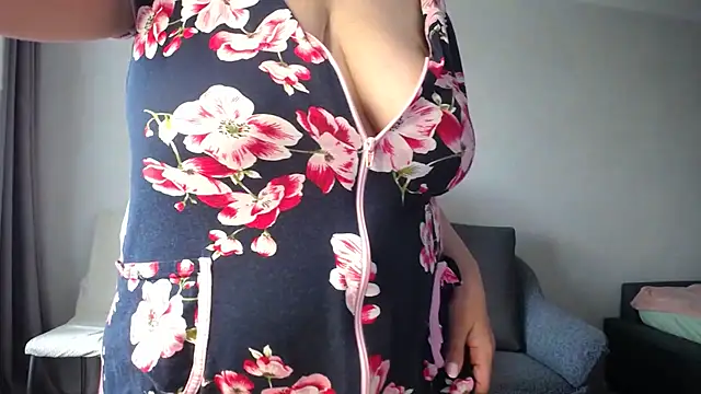 DonnaMagdalena online show from June 15, 10:48 am