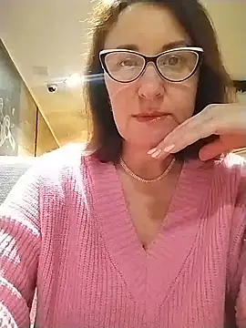 DonnaMagdalena online show from February 26, 9:15 pm