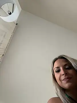Snapshot of Cute_Anissa chatting on October 15, 2:03 pm Cute Anissa online show from October 15, 2:03 pm