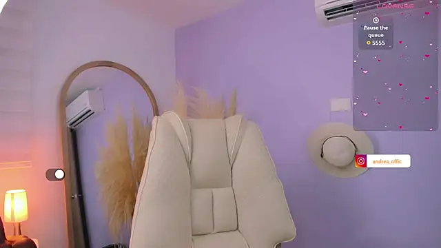 Snapshot of Andrea_Marinn chatting on February 19, 12:51 am Andrea Marinn online show from February 19, 12:51 am