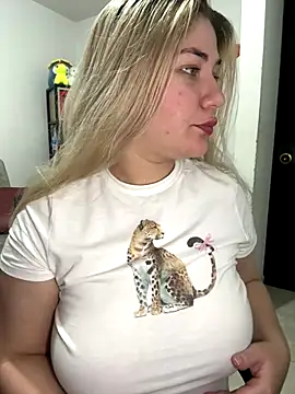 Snapshot of Celestedubois chatting on November 18, 11:37 pm Celestedubois online show from November 18, 11:37 pm