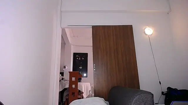 yselahot online show from February 21, 8:22 pm