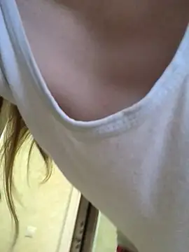 Snapshot of _Sweet_Love_ chatting on June 15, 12:38 pm Sweet Love online show from June 15, 12:38 pm