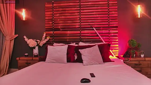 Snapshot of EllaViceX chatting on November 22, 5:28 am EllaViceX online show from November 22, 5:28 am