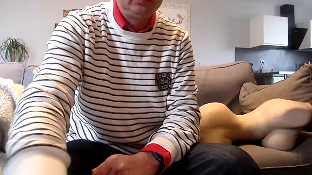 freddy0222222 online show from May 6, 9:13 am