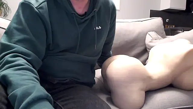 freddy0222222 online show from April 12, 8:01 pm