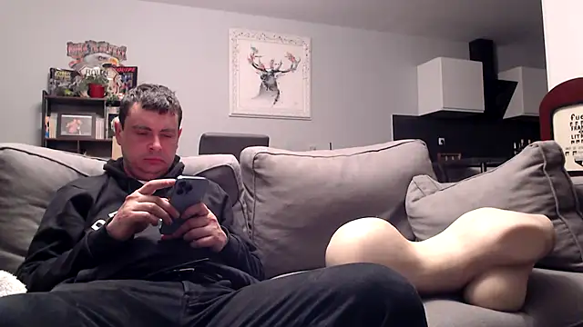 freddy0222222 online show from May 3, 11:08 pm