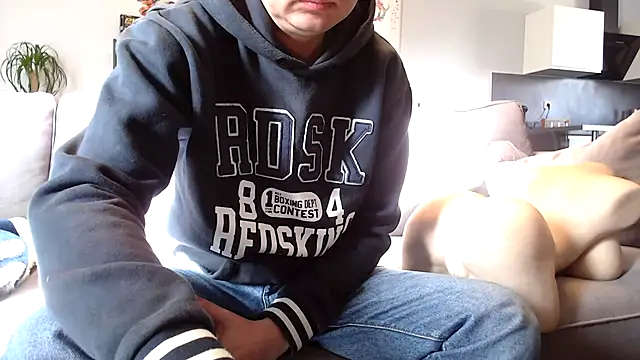 freddy0222222 online show from April 18, 7:11 am