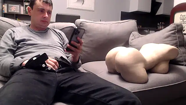 freddy0222222 online show from May 5, 8:56 pm