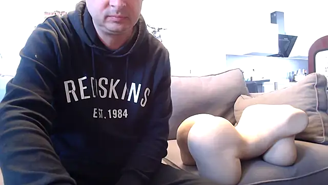 freddy0222222 online show from May 1, 3:28 pm
