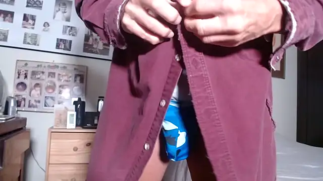 Snapshot of hottottrot691 chatting on November 7, 8:08 am hottottrot691 online show from November 7, 8:08 am