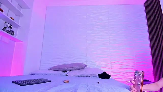 CamileHolmes online show from October 17, 5:33 am