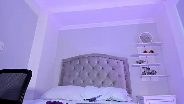 CamileHolmes online show from February 9, 8:43 am