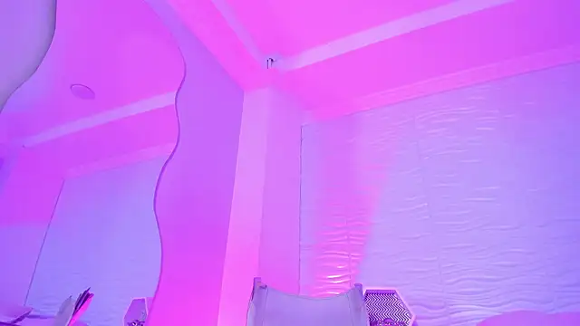 CamileHolmes online show from March 18, 7:33 am