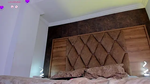 CamileHolmes online show from March 21, 4:57 am