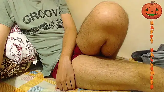 Snapshot of Alexdelarge323 chatting on October 31, 11:51 am Alexdelarge323 online show from October 31, 11:51 am