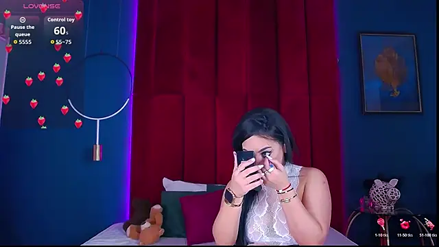 MadyLuxxx online show from April 4, 7:20 pm