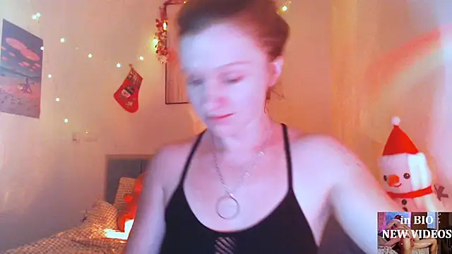 Cassie Wild online show from December 22, 1:33 pm