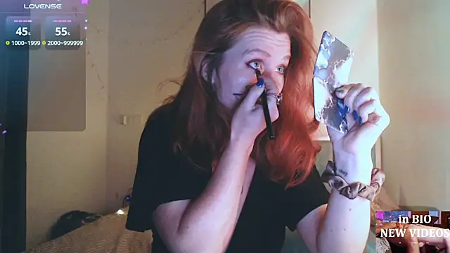 Cassie Wild online show from December 4, 1:43 pm