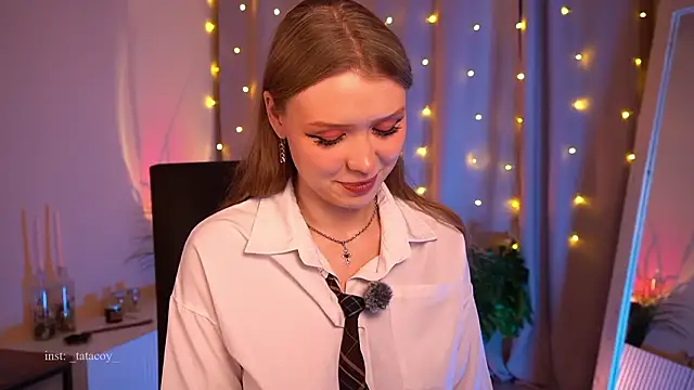 Snapshot of TataCoy chatting on February 21, 3:03 pm TataCoy online show from February 21, 3:03 pm