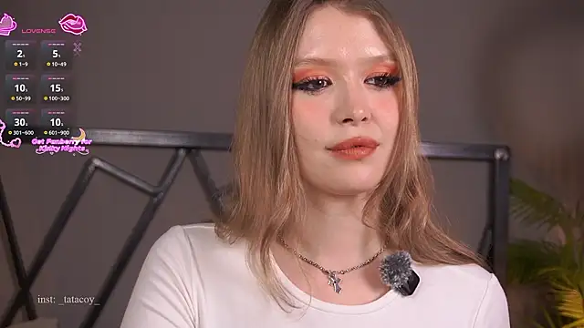 Snapshot of TataCoy chatting on February 22, 3:35 pm TataCoy online show from February 22, 3:35 pm