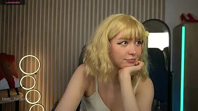 Snapshot of TataCoy chatting on February 27, 10:44 am TataCoy online show from February 27, 10:44 am