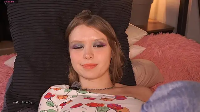 Snapshot of TataCoy chatting on February 19, 1:52 pm TataCoy online show from February 19, 1:52 pm