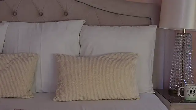 GingerEllis online show from April 14, 3:44 am