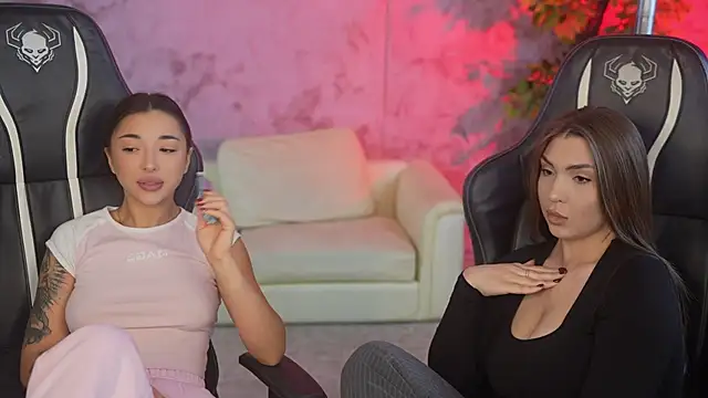 Snapshot of Jasmine_Flow chatting on November 14, 8:18 am Jasmine Flow online show from November 14, 8:18 am