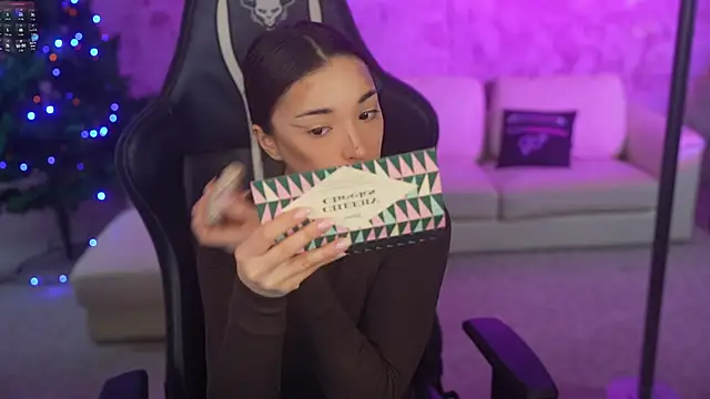 Jasmine Flow online show from December 17, 8:19 am