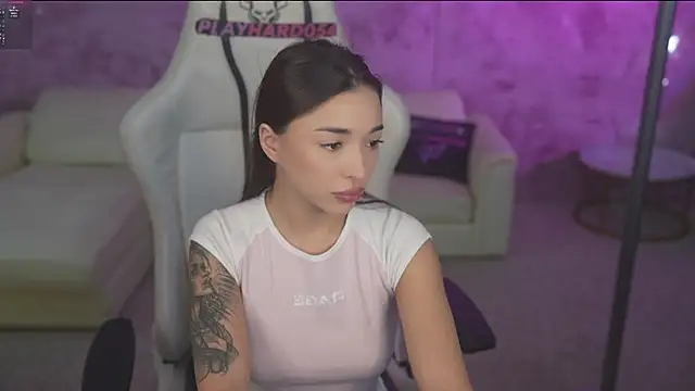 Jasmine Flow online show from March 5, 8:33 am