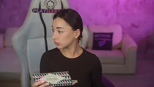 Jasmine Flow online show from February 25, 8:14 am