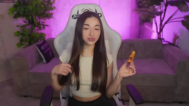 Jasmine Flow online show from April 12, 7:33 am