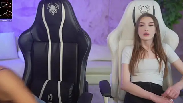 Snapshot of Jasmine_Flow chatting on October 22, 7:19 am Jasmine Flow online show from October 22, 7:19 am