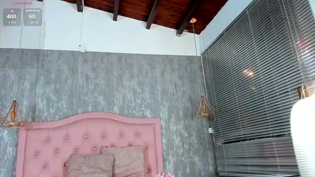 naomidibello online show from April 14, 12:32 pm