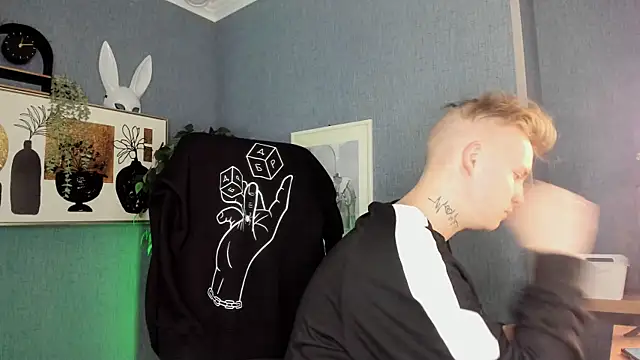 AlexxSweet online show from April 20, 4:48 am