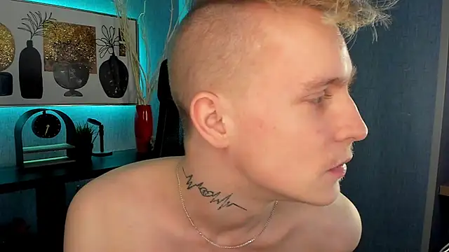 Snapshot of AlexxSweet chatting on February 9, 8:43 am AlexxSweet online show from February 9, 8:43 am