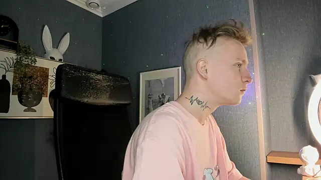 AlexxSweet online show from April 18, 7:00 am