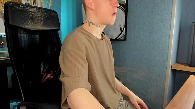 Snapshot of AlexxSweet chatting on March 9, 6:50 am AlexxSweet online show from March 9, 6:50 am