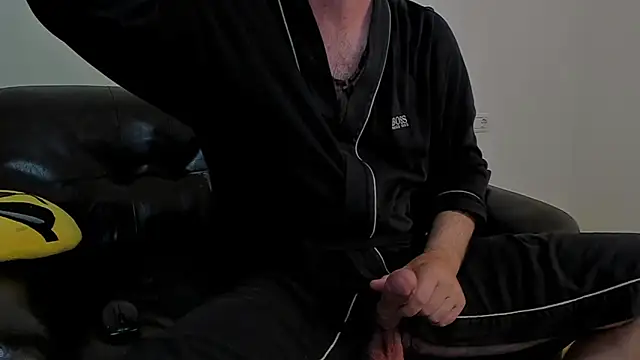 Snapshot of KingMalcom chatting on June 12, 9:51 am KingMalcom online show from June 12, 9:51 am
