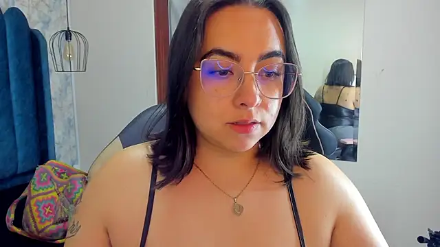 nalalye cruzz  online show from March 24, 2:33 am