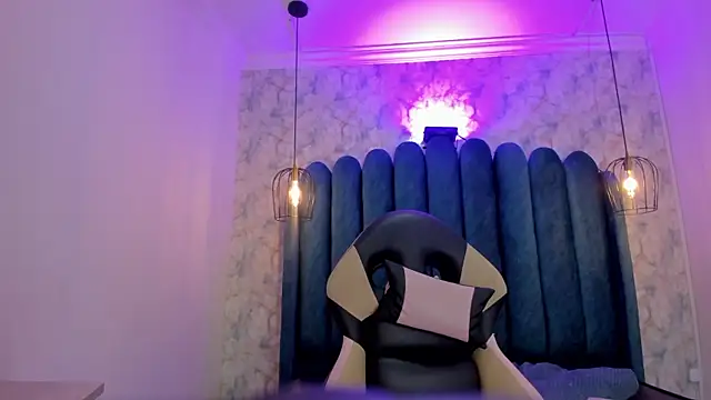 nalalye cruzz  online show from October 30, 2:54 am