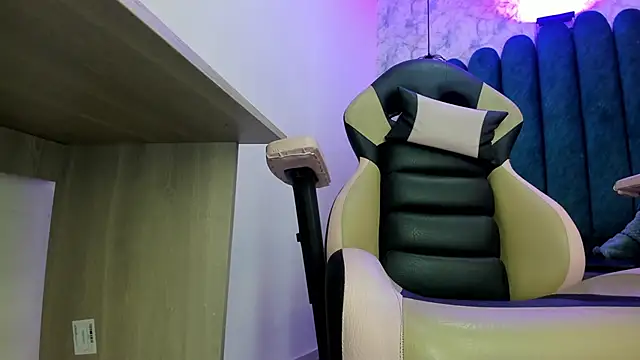 nalalye cruzz  online show from November 28, 3:07 am