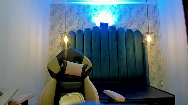 nalalye cruzz  online show from October 31, 3:14 am