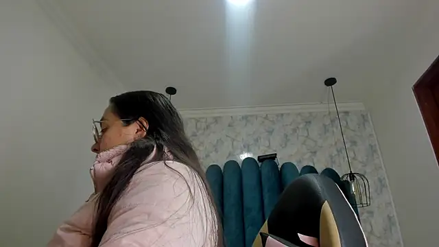 nalalye cruzz  online show from January 7, 2:16 am