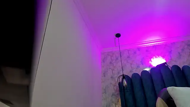 nalalye cruzz  online show from April 11, 2:30 am