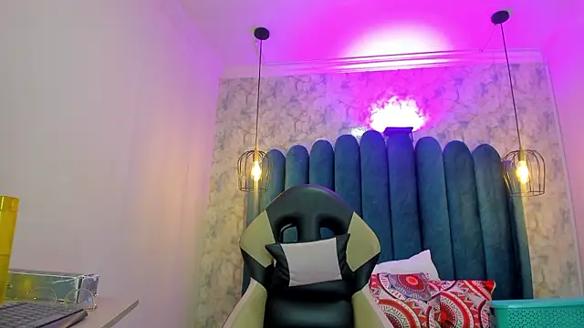 nalalye cruzz  online show from March 5, 3:14 am