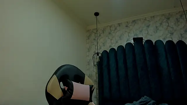 nalalye cruzz  online show from November 6, 3:21 am