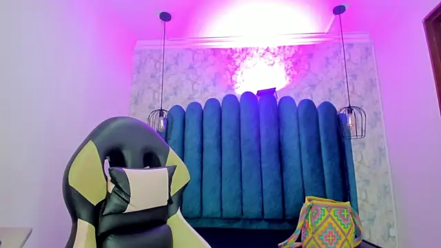 nalalye cruzz  online show from January 9, 3:02 am